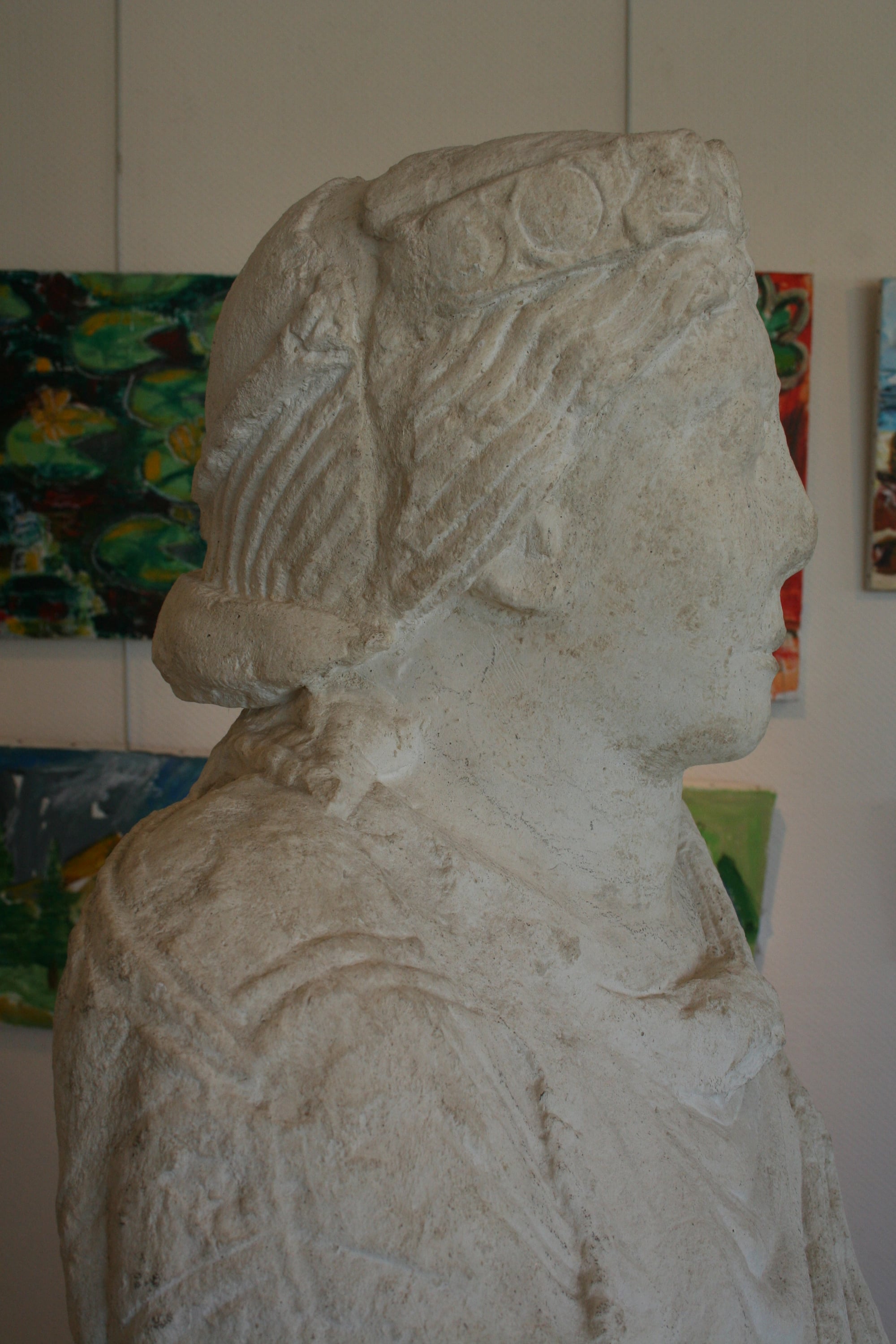 Statue de déesse-mère gauloise trouvée à Saint-Aubin-sur-Mer (Calvados)
