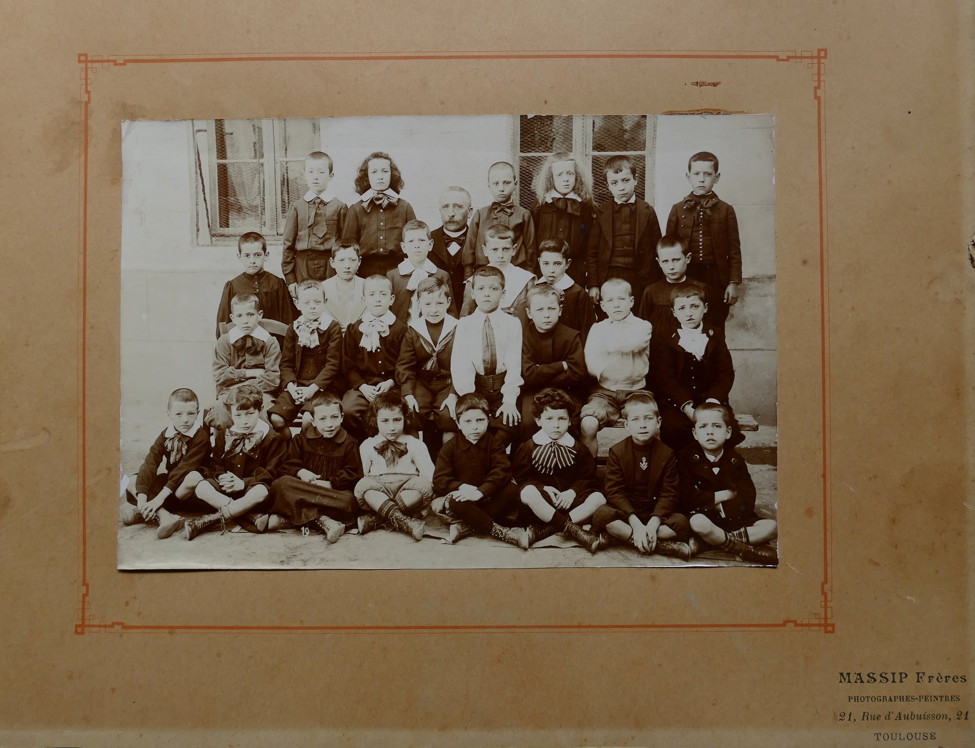 Classe d'école primaire en France vers 1890 — photographie des frères Massip