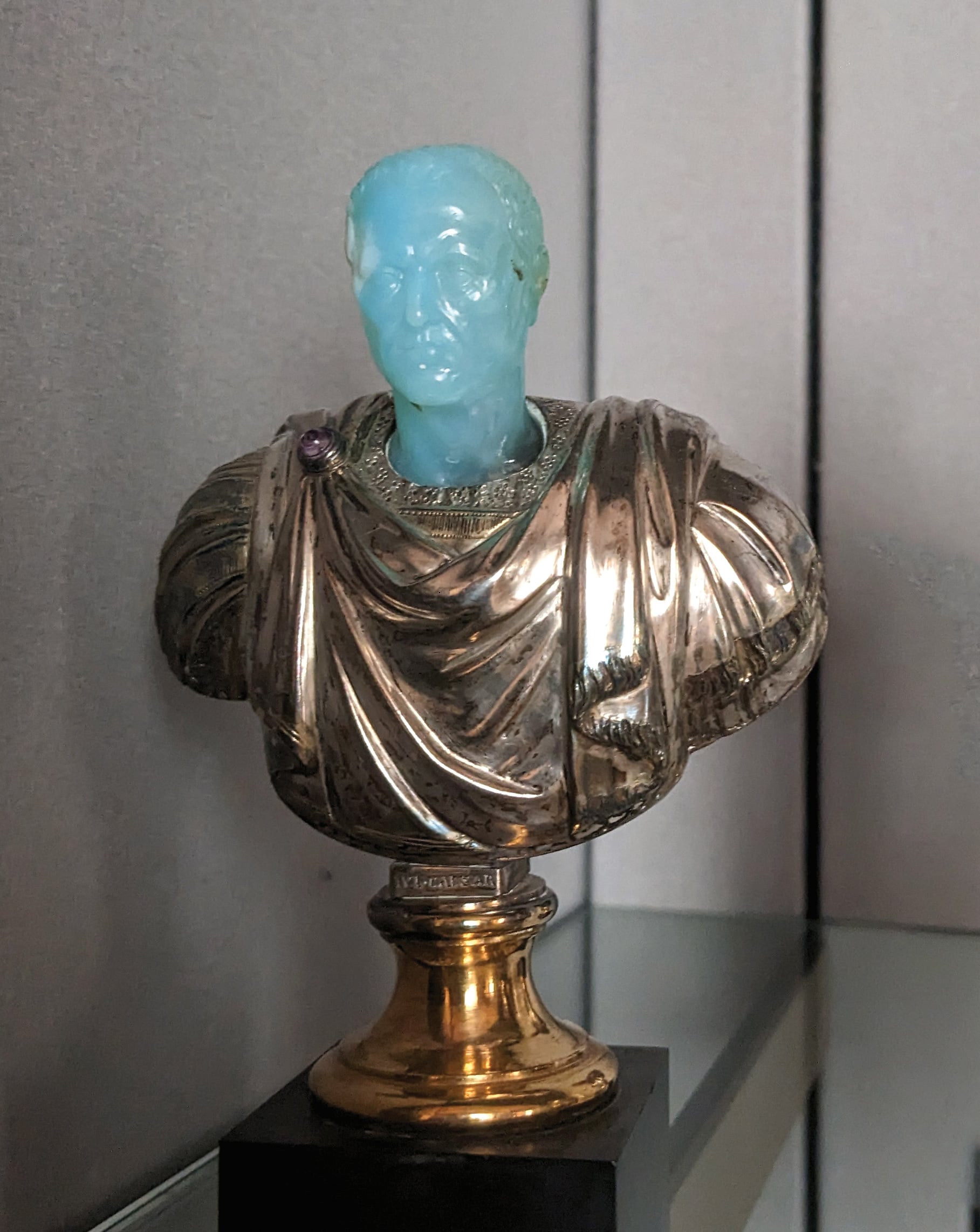 Buste de l'empereur Jules César en calcédoine, argent et marbre