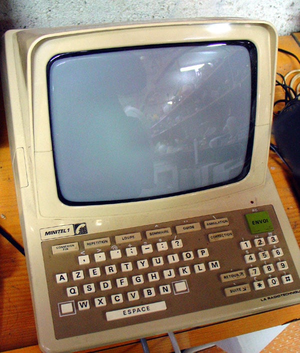 Terminal Minitel — écran monochrome et clavier, symbole des premières communications numériques en France dans les années 1980