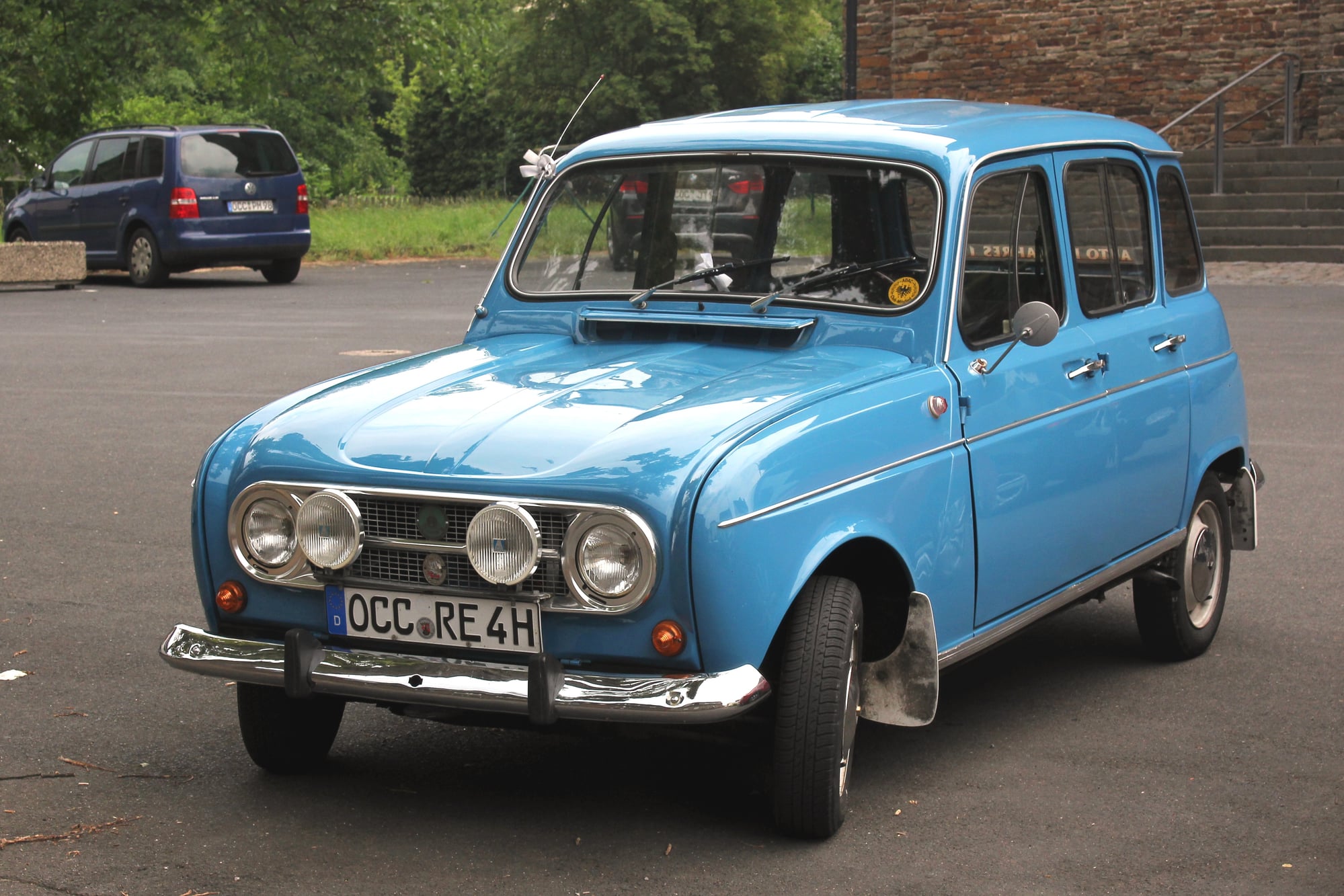 Renault 4 (1967–1974) — voiture emblématique de la société de consommation française
